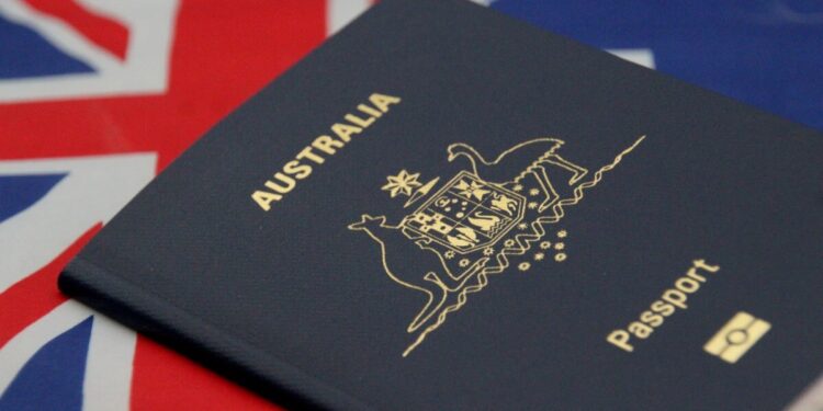Vidhen të dhënat e tetë milionë patentave dhe pasaportave në Australi Australian Passport 750x375 1