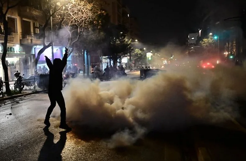 Në Greqi ‘shpërthejnë’ protestat pas tragjedisë me 57 të vdekur greqi