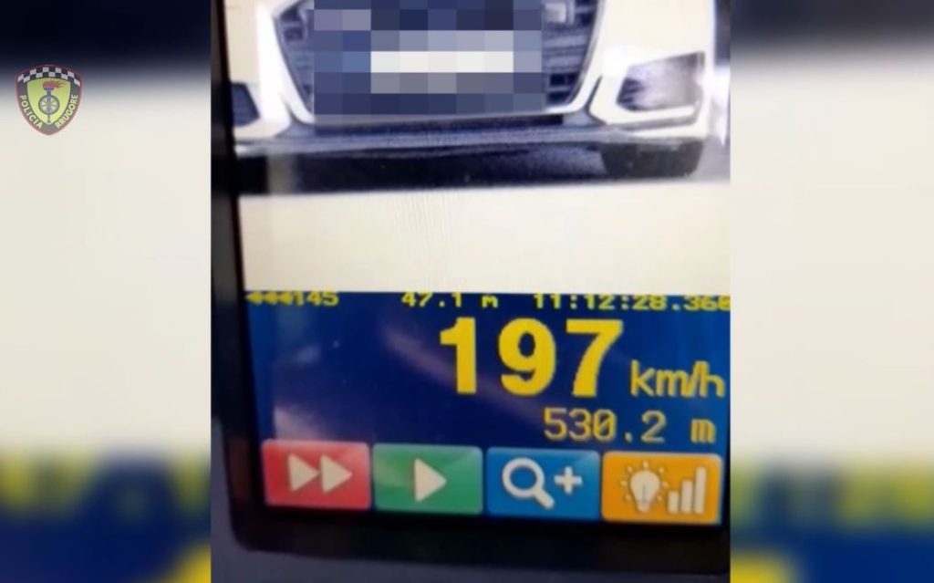 Me shpejtësi 197 km/orë dhe pa rripin e sigurimit, gjobitet 27-vjeçari nga Kosova policia kukes 1