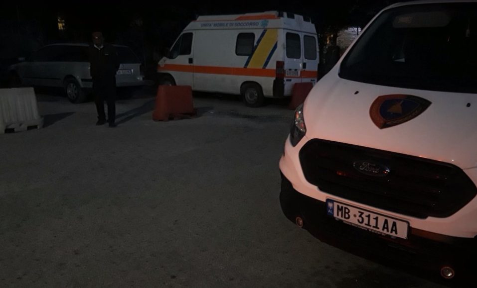 U largua dje nga banesa, 36-vjeçari gjendet i pajetë në përroin e fshatit policia ne vlore plagose naten spital ambulanca 957x579 1