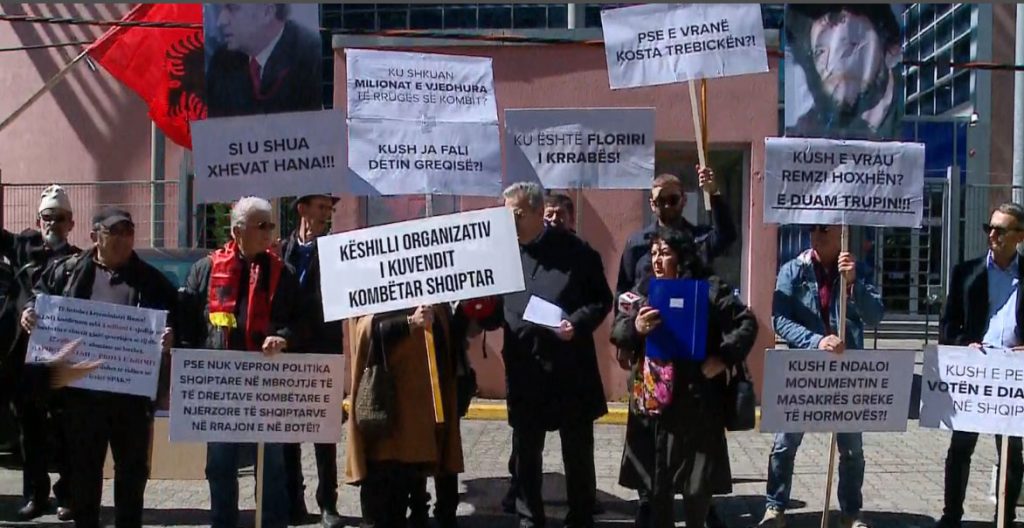 FOTO/ Protestë e heshtur para SPAK, mesazhet pikante përmes pankartave 1 protesta ne spak