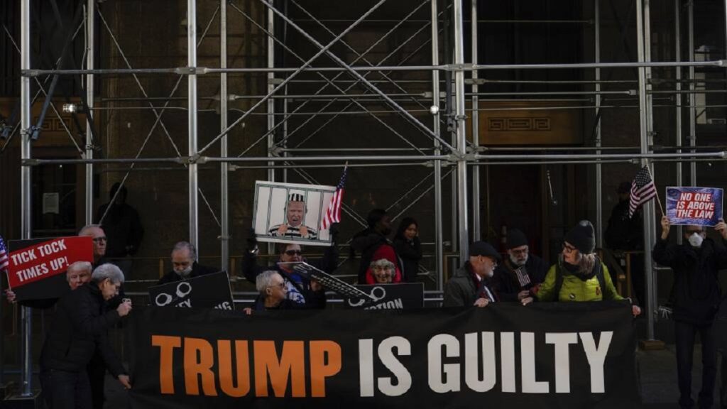 A do të arrestohet Trump? Nisin protesta kundër ish-presidentit: Të erdhi koha trump