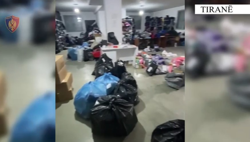 Dyshohet se i fusnin kontrabandë, sekuestrohen 260 pako dhe 46 thasë me mallra të një poste private veshje 6