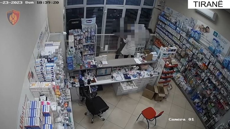 Vidhte shuma parash në farmacitë e Tiranës, momenti kur “zhvat” punonjësen dhe ikën me vrap 1682492667 frta