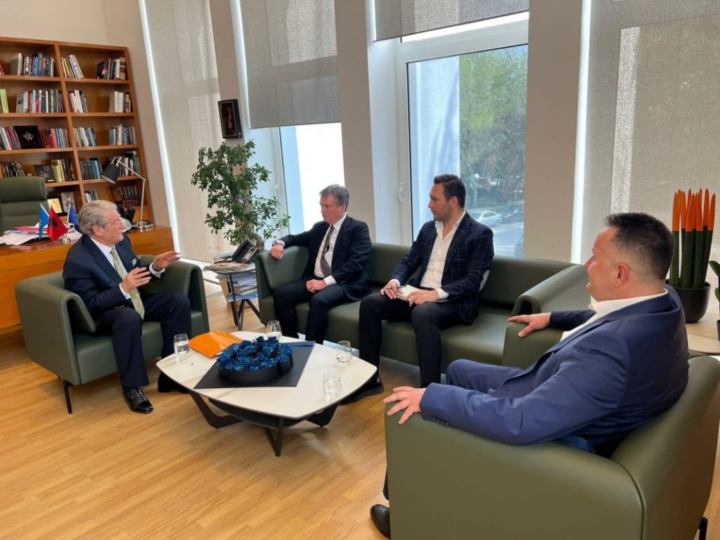 Berisha takohet me deputetin britanik: I tregova shkaqet e largimit të shqiptarëve nga vendi 340789754 734725784790591 6548132783430802220 n 1068x801 1