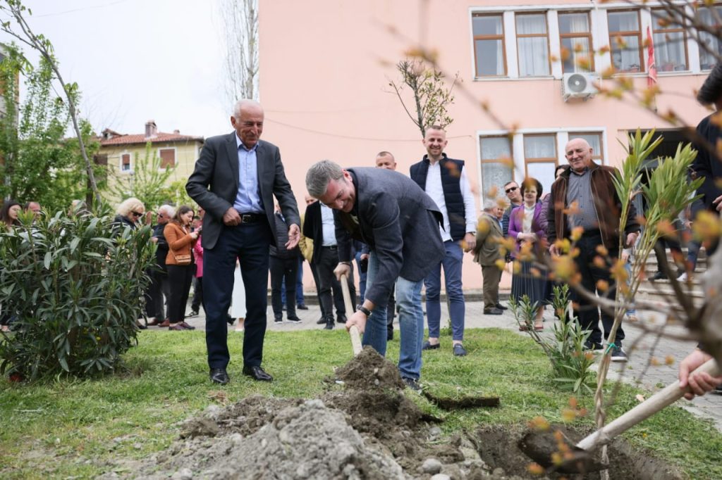 PS çel fushatën në Gramsh/ Gjiknuri: Saliu dhe Iliri përfaqësojnë të shkuarën. Mbështetja për PS është votë për projektet e mëdha që ne kemi 4c4a74bc 33dc 43ab ac19 9b7b0af6302f