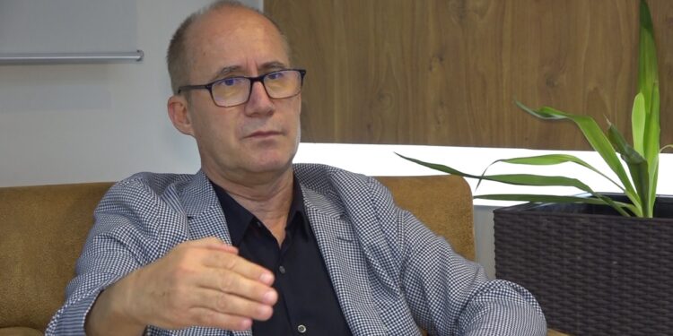 “80% e kolegëve, të divorcuar”, mjeku: Shokun tim e la gruaja për mësuesin e fiskulturës 5EF320CD 78B7 4606 98AC 1826B0B78224