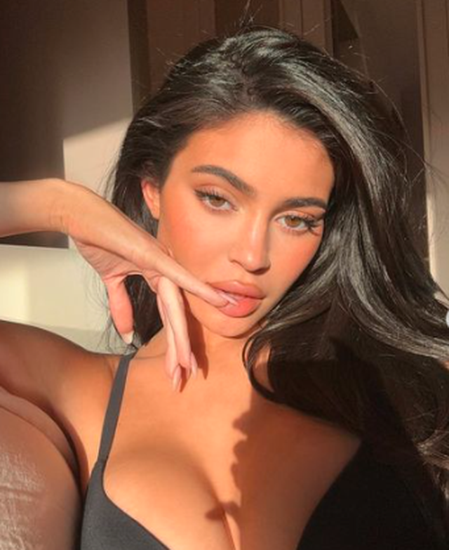 Kylie Jenner tregon për herë të parë çfarë ndërhyrjesh ka bërë 1 640 0 4 1681912397