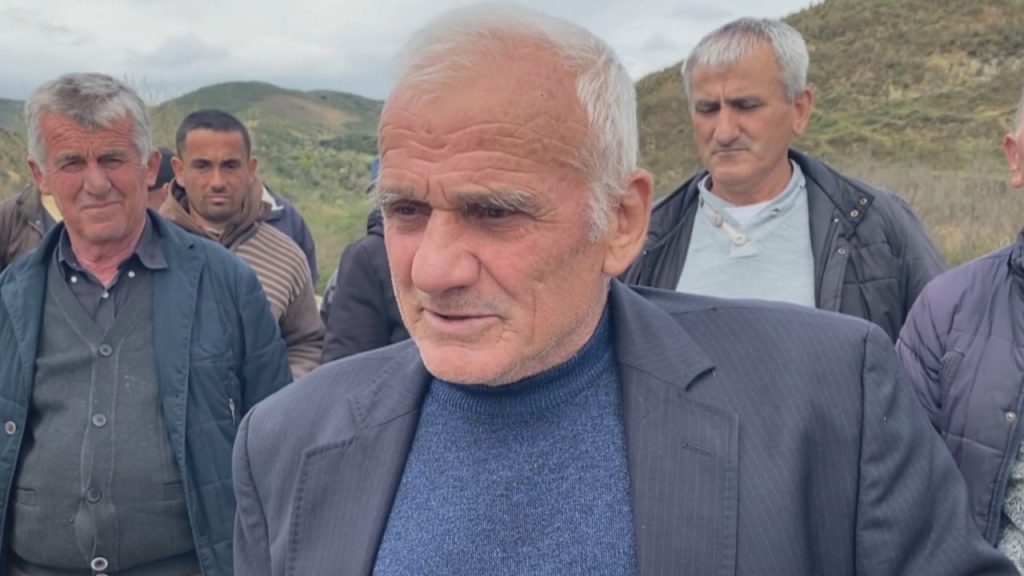 Bashkia e Selenicës hedh mbetjet urbane në fshatin Golimbas, protestojnë banorët Banoret 1280x720 1