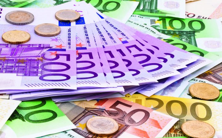 Rënia e euros prek tjetër rekord historik Fitime banka euro kurs kembimi 1057 720x450 1