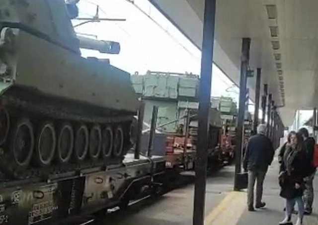 Italia i nis me tren dhjetëra tanke Ukrainës ITALI