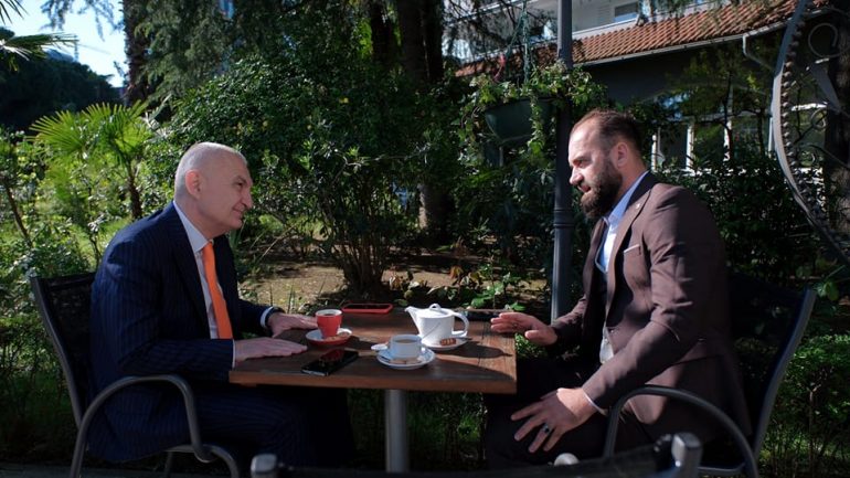 Meta uron Fiter Bajramin dhe ndan foton me imamin: Gëzuar të gjithë shqiptarëve këtë ditë të bekuar Meta Curri 770x433 1