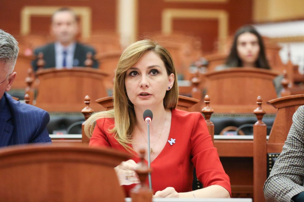 Buxheti 2024, Tabaku: Avazi socialist, më shumë taksa për shqiptarët më shumë para në xhepin e oligarkëve Tabaku