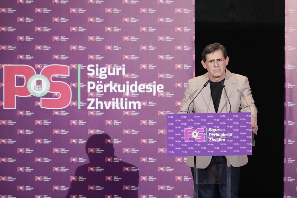 Rakip Suli gjatë prezantimit të skuadrës së Këshillit Bashkiak: Në 14 maj fitojmë pastër WhatsApp Image 2023 04 06 at 7.48.16 PM