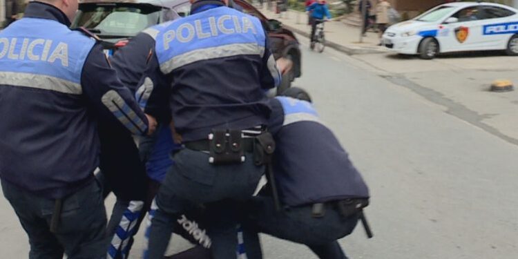 Vodhi në Dropull para dhe bizhuteri, arrestohet 46-vjeçari arrest 752x440 1 750x375 1