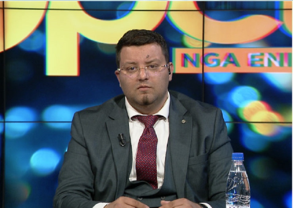 Flet avokati i 28-vjeçares që u dhunua nga partneri: “Është në gjendje të rënduar” avokati