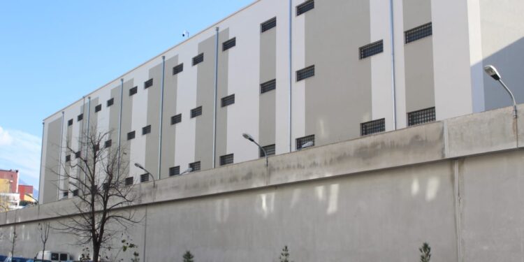 Ishte arrestuar 5 ditë më parë, vdes në burg 38-vjeçari në Tiranë burg
