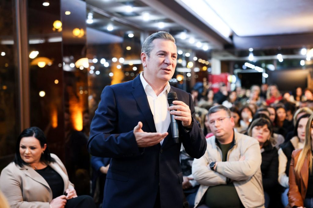 Damian Gjiknuri dhe Llatja takim me mjekët dhe infermierët: Vota për PS-në, garanci për vijimin e rritjes së pagave db05fed4 1ec1 4c7f 825b 4e94218be83b