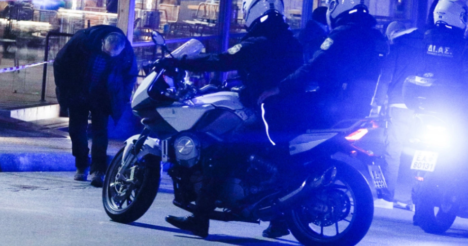 Tronditet Athina, shqiptari qëllon me armë ish-të dashurën, vëllain e saj dhe një grek policia