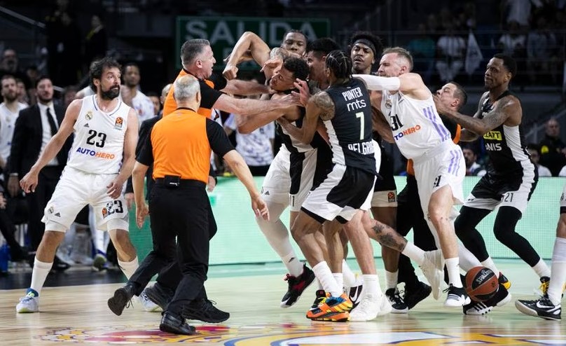 VIDEO/ Sherr masiv mes lojtarëve, turp në elitën e basketbollit evropian sherr2