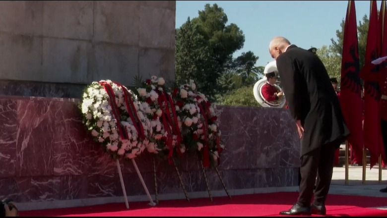 VIDEO/ Dita e Dëshmorëve, kryeministri Edi Rama bën homazhe tek varrezat e dëshmorëve 1683274126 rama