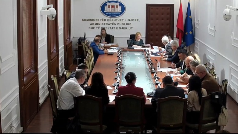 Debate në Komisione/ Çupi: Tregoni pse nuk punuat prej 13 prillit! Bushka: Bëmë gati raportin 1684485315 ligjet
