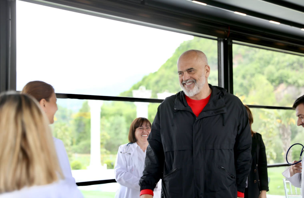 Rama takon mjekët në Klos: Në Gjermani merr lekë sa të duash, por s’gjen kafe si këtu tek ne 2.edi rama