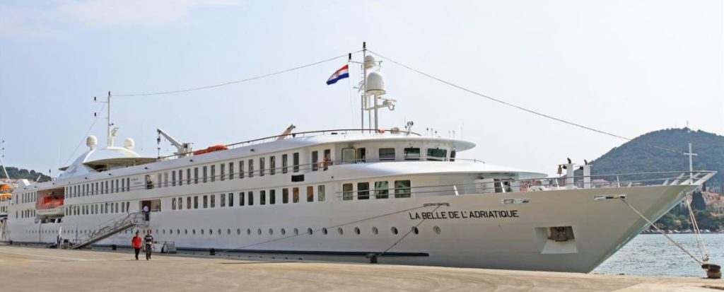Vlora “pushtohet” nga turistët, mbërrin kroçeria “La bella del Adriatique” 3 20
