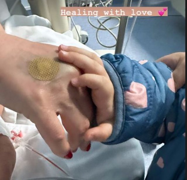 Alketa Vejsiu poston foton nga spitali: Jeta ka gëzim dhe dhimbje 1 640 0 1683487554xfoto alketa spital 699