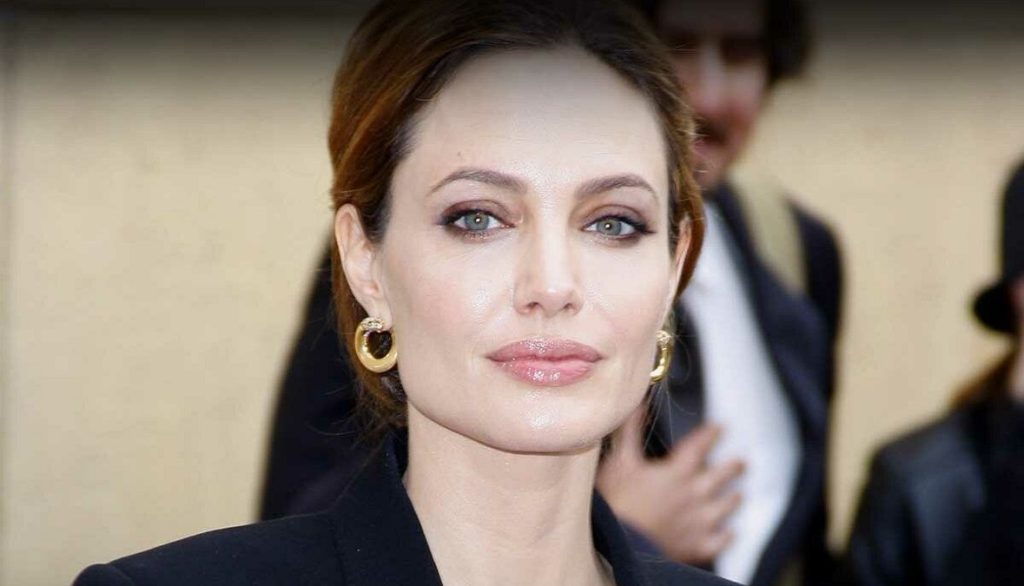 Nëna e saj luftoi me kancerin! Mesazhi prekës i Angelina Jolie për gratë: Kujdesuni për vete Angelina Jolie 2