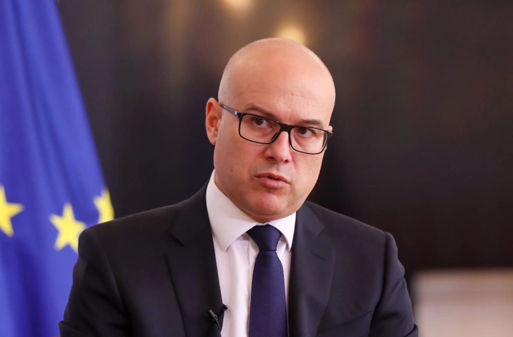 Ministri i Mbrojtjes: Situata në veri është shumë e rrezikshme, ushtria e Serbisë gati për çdo gjë Capture 134