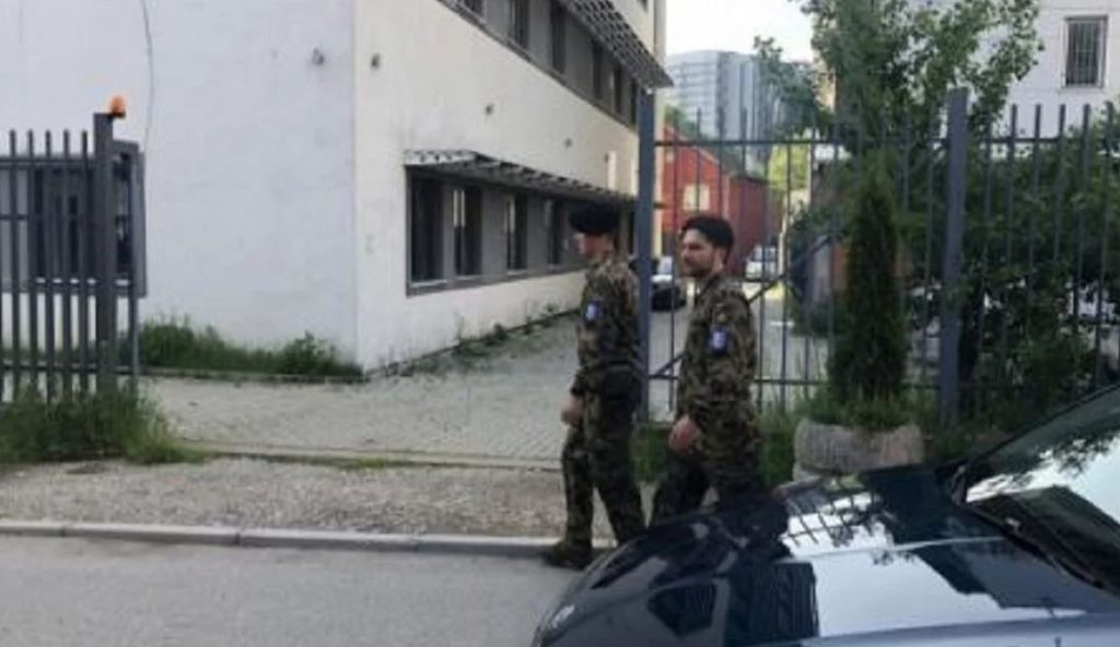 Blindohet me forca policore objekti i Komunës në veri të Mitrovicës, sot do betohet kryetari i ri Capture 91