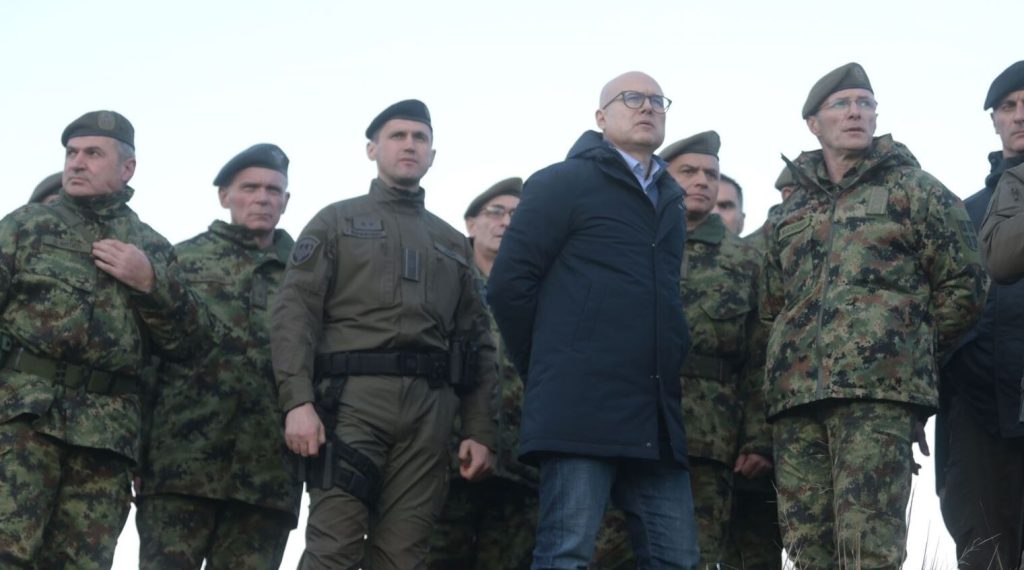 Ministri serb i Mbrojtjes: Po përfundojmë dislokimin e njësive ushtarake Capture723