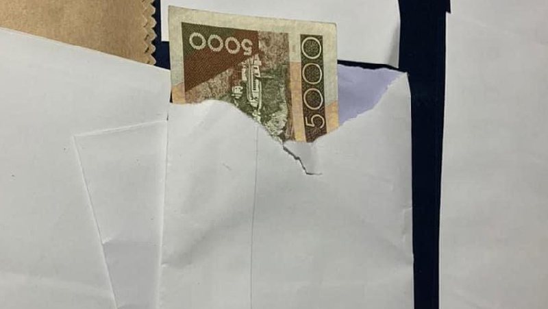 Dyshohet për blerje votash në favor të kandidatit Agron Kapllanaj, shoqërohet nga policia një grua Foto ils