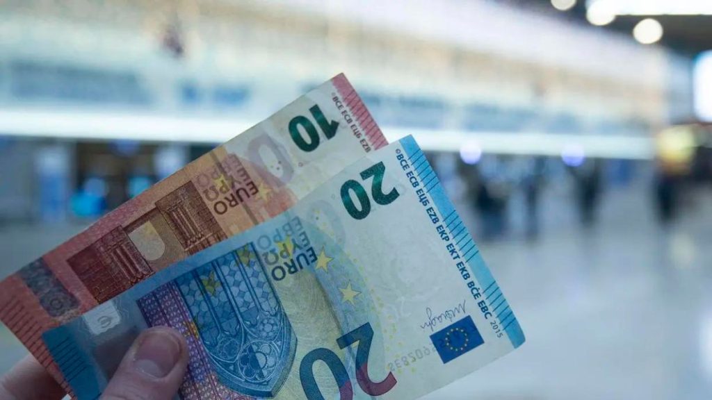 Në Greqi vota blihet lirë, zarfe me nga 20 euro Gender Pay Gap Persists in Croatia Women Earn Less than Men State Statistics Report