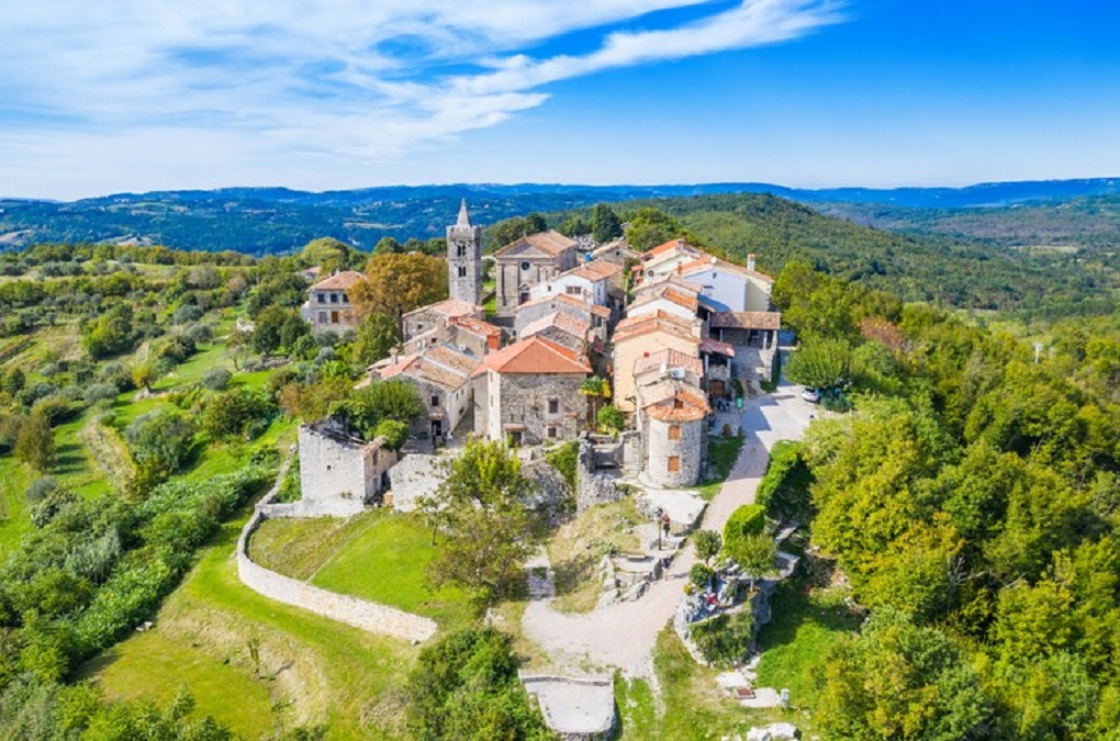 Qyteti më i vogël në botë me vetëm 30 banorë! Hum Kroaci