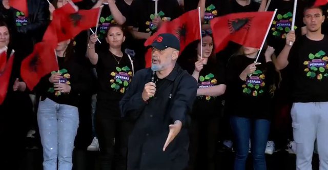 Rama mesazh grave në Elbasan: Nëse e keni burrin të “mbrapshtë”, ditën e votimit mbylleni në shtëpi. Luluçi i jep zë ‘faqes së zezë’ Rama 2 7