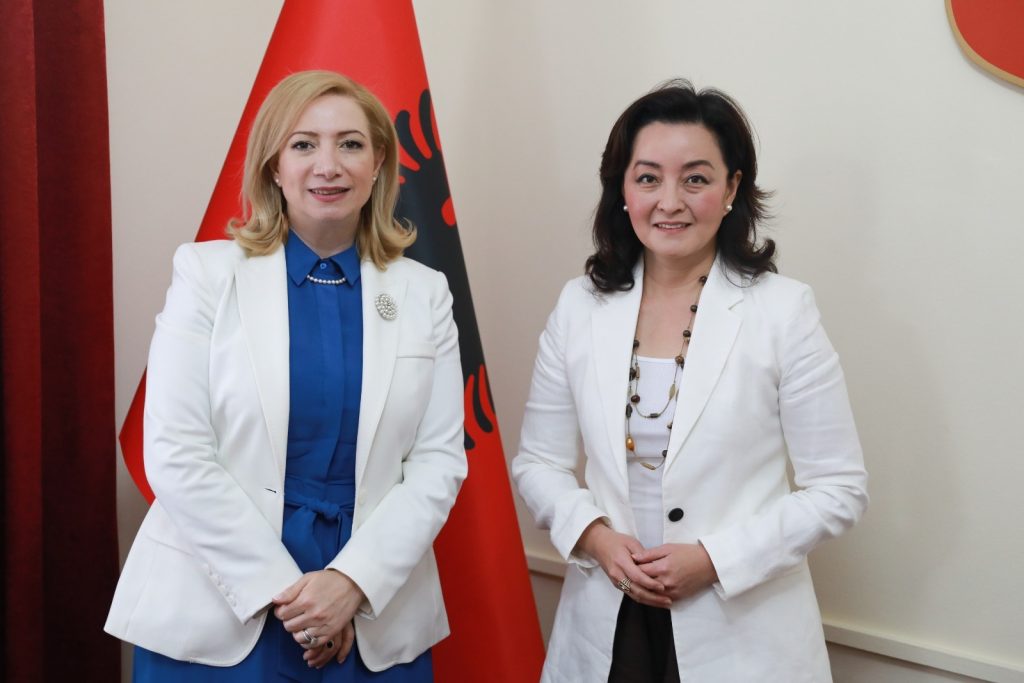 Yuri Kim takohet me kryetaren e Gjykatës Kushtetuese: SHBA vazhdon të mbështesë fuqishëm reformën në drejtësi WhatsApp Image 2023 05 25 at 14.33.49