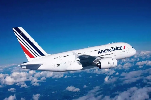 Franca ndalon fluturimet me distanca të shkurtra për të ulur emetimet e karbonit air france
