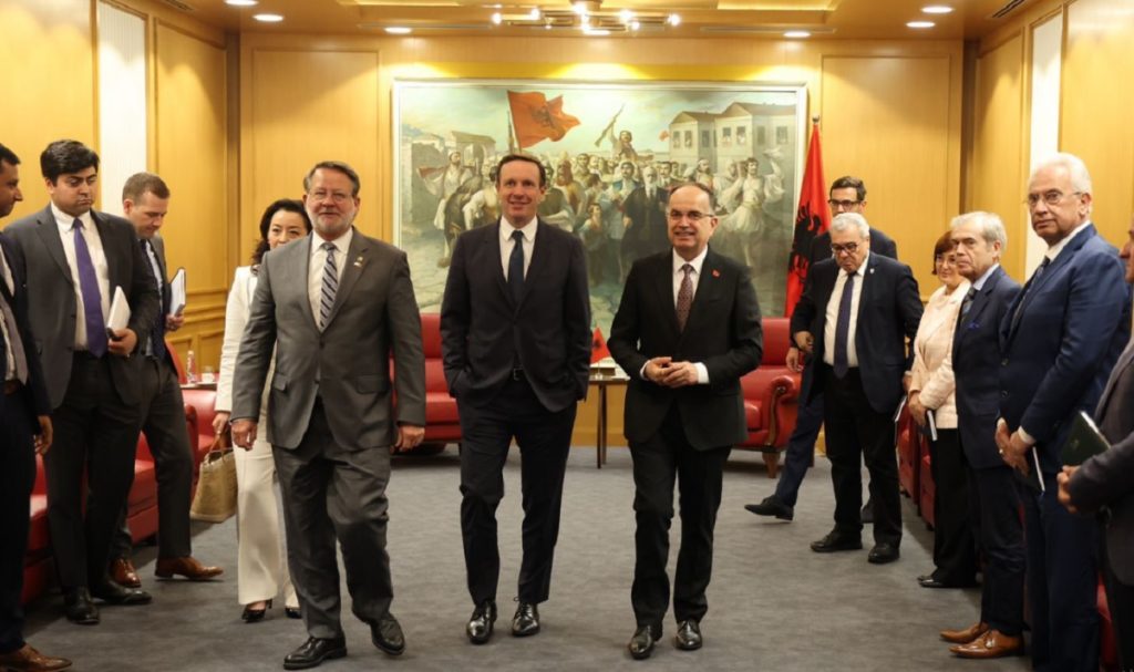 Presidenti Begaj pret senatorët amerikanë begaj me senatoret amerikane
