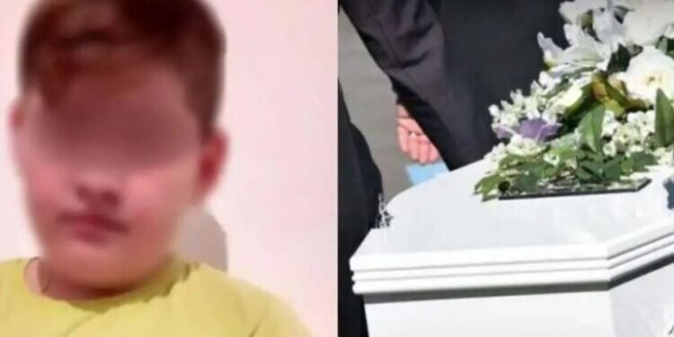 I dhanë lamtumirën e fundit në Shqipëri djalit që humbi jetën në aksident, dogana s’lejon prindërit të hyjnë në Greqi dogana 750x375 1