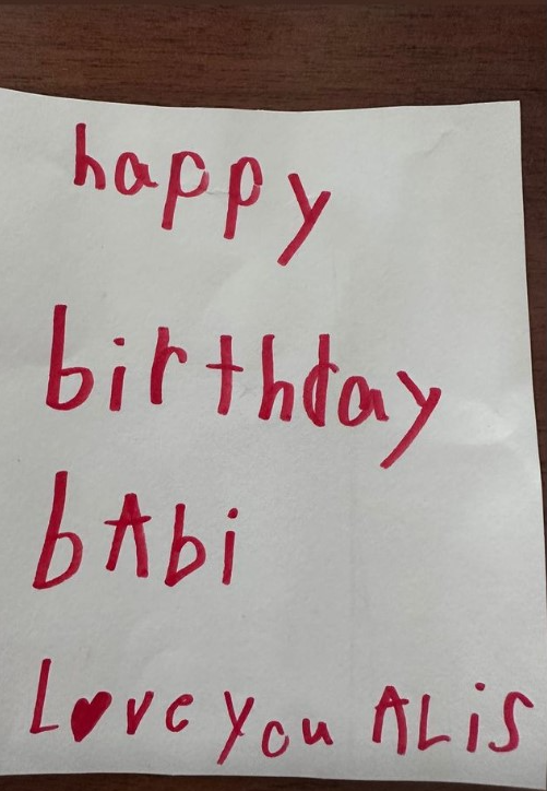 Blendi Fevziu feston sot ditëlindjen, urimet më të veçanta i mori nga vajzat e tij 3 happy