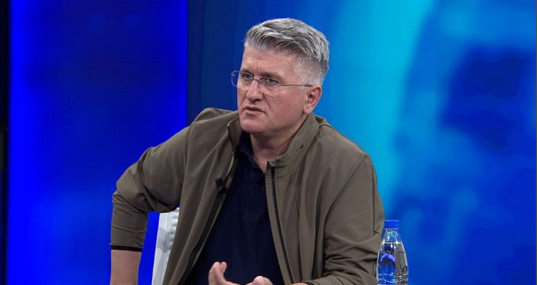 Deputeti Gjekmarkaj: Jetoj me dinjitet! Rroga duhet të ishte më e lartë sesa është sot! i demokrat Agron Gjekmarkaj