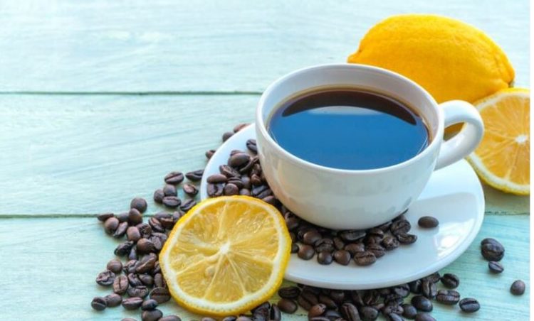 Cilat janë përfitimet e pirjes së kafesë me limon? kafe limon