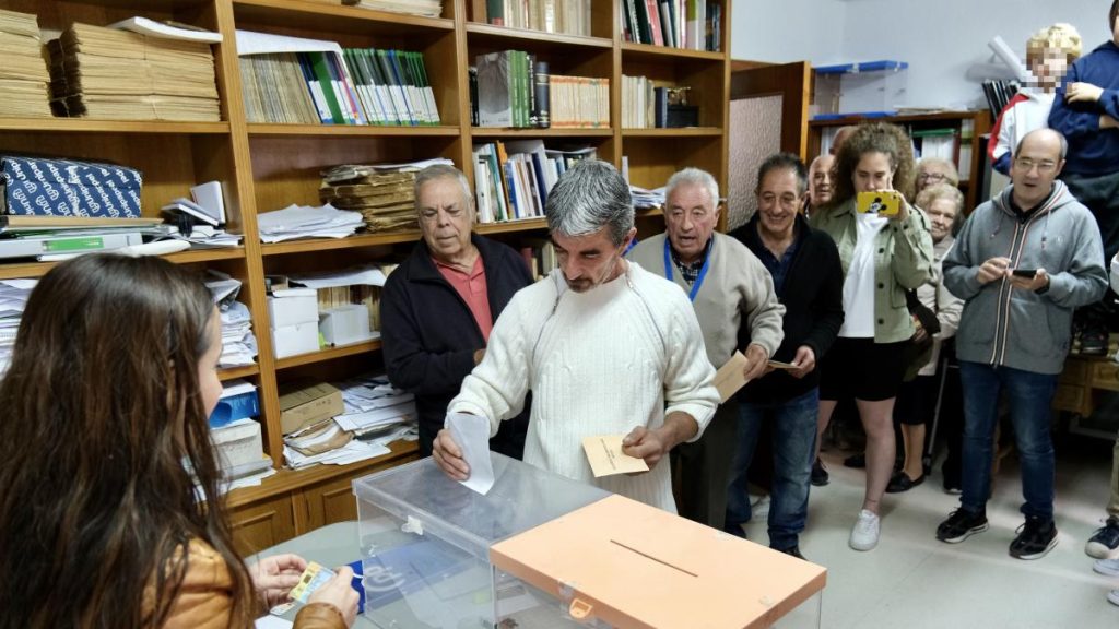 Në fshatin ku votimi zgjati për 30 sekonda los vecinos de la localidad riojana de villarroya ejercen du derecho al voto