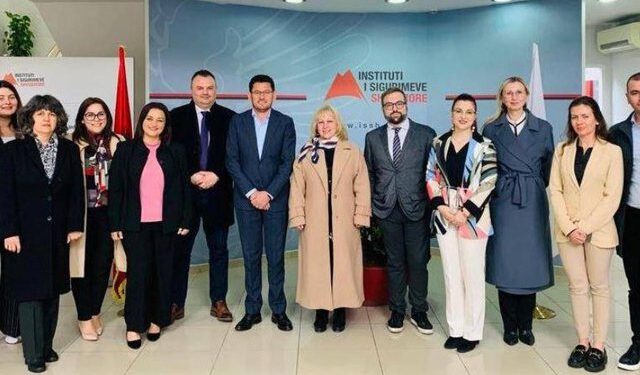 Njohja e pensioneve me Greqinë: Përparojnë bisedimet, marrëveshja hyn në fazë të re pensione 1 640x375 1