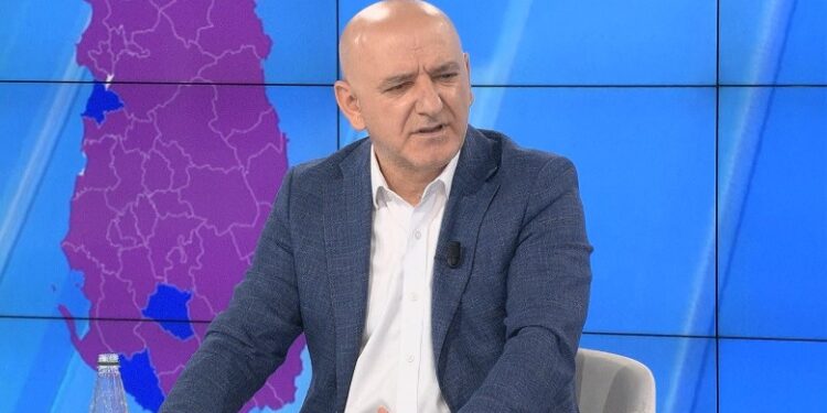 Flet kandidati i PD-së në Tiranë: Berisha duhet duhet të shkojë në shtëpi, i ka mbaruar koha roland bejko