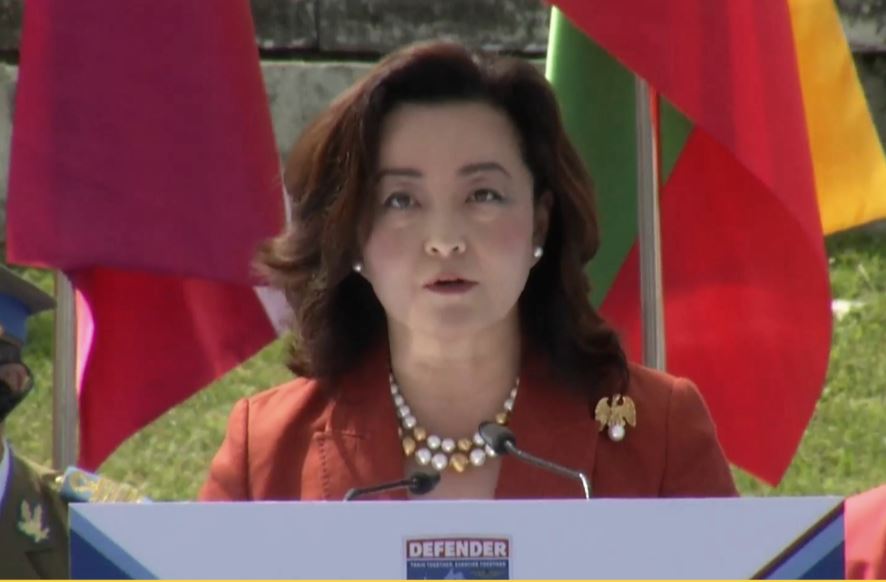 Yuri Kim me thënien e Skënderbeut: Bashkimi bën fuqi! Amerikanët dhe shqiptarët krah për krah yuri kim 3