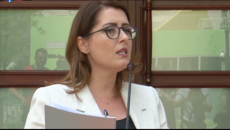 Protesta e studentëve të mjekësisë, ministrja Manastirliu: Po konsultohemi për të marrë një vendim 1688032334 manastirliuu