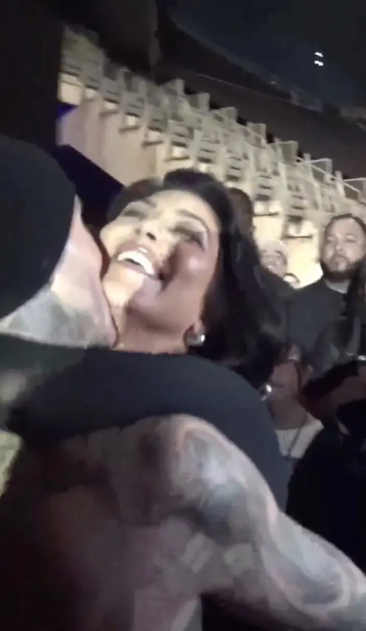 2bba2cee kourtney2